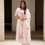 Pujita Ponnada Instagram - 💗🤍 Outfit @jaipuriadaah Earrings @theblingbag 📸@thescienceofphoto #pujitaponnada #actor #goodvibes #love