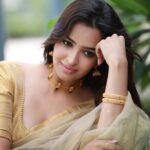 Pujita Ponnada Instagram - Because of you, my heart is full of love and sunshine 🌻✨ 📸@thescienceofphoto Blouse by @mehsha_designer_boutique #pujitaponnada #love #actor #goodmorning #saree #sareelovers