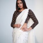 Pujita Ponnada Instagram - Your vibes attract my soul ✨ 📸 @thescienceofphoto #pujitaponnada #actor #saree #goodvibes #love