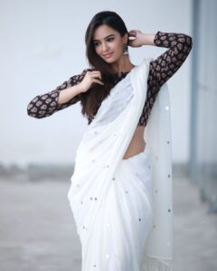 Pujita Ponnada Instagram - My favourite kinda look 🤍

📸 @thescienceofphoto 

#pujitaponnada #actor #saree #goodvibes #love