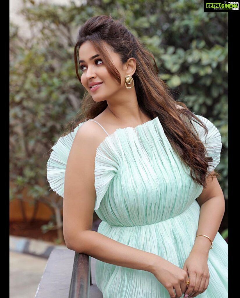 Pujita Ponnada Instagram - Just a cutesy look in this outfit by @thevoguenaari 🧚🏻‍♀️ Clicked by @vclicksphactoryofficial Styling @salonij676 Makeup @aayushisinhamakeup Hairstylist @gadwalmounika #pujitaponnada #love #happiness #actor #goodmorning
