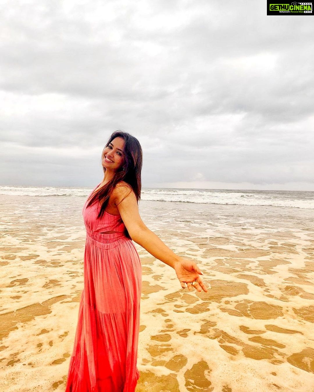 Pujita Ponnada Instagram - In my element 💫 Thanks for the love you are all showing for ‘Aakasa Veedhullo’, you guys made my week 💗 Pic credit: @pethakamsetti 😘 #pujitaponnada #actor #love #happiness #goadiaries The Southern Deck