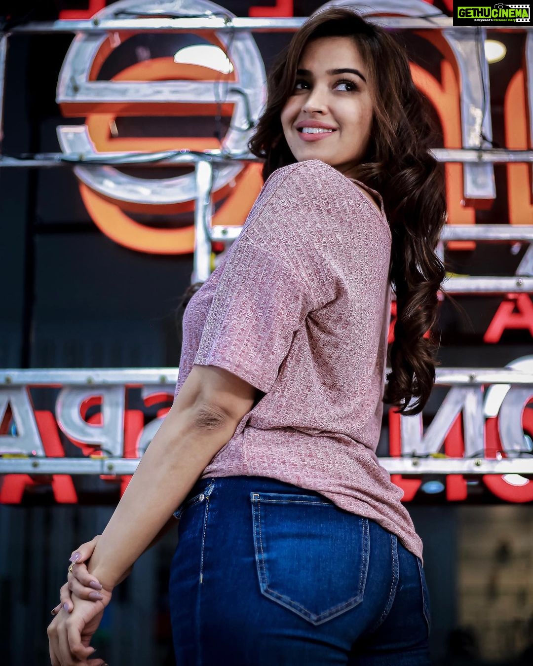 Pujita Ponnada - 25.6K Likes - Some candid, some not-so candid 😎
📸 @stories_by_challachandu
Hairstylist @shaanstyless
Location @camillealbanekh
#pujitaponnada #actor #love #birthdaymonth #libra #happyvibes