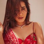 Raashi Khanna Instagram - For the launch of @debeersforevermark ‘s new collection! ♥️ Outfit @mahimamahajanofficial Styled by @jukalker 💄 @ronan_mili 📸 @arifminhaz