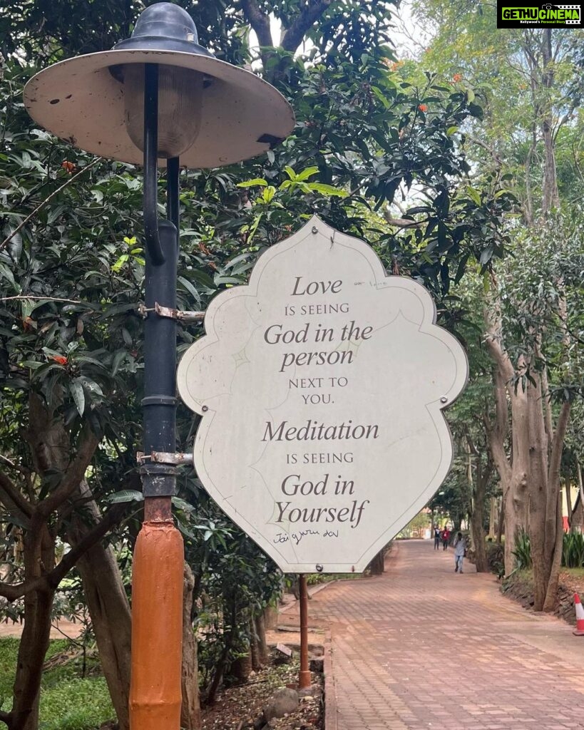 Raashi Khanna Instagram - Meditation cannot be explained in words, it can only be experienced with the guidance of a guru. The questions - “What is meditation? How do we do it? How do we surrender to it!” - always plagued me till I went to the @artofliving The thirst for knowledge quenched here and it also gave me a direction I am so grateful for! A big thank-you to all the teachers for your guidance and love. Taking away so much..! I recommend it to anyone who has had the same questions as me or more. Love and light ♥️ #notapaidpromotion