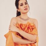 Raashi Khanna Instagram - Quite a संतरा 🤪 For the opening of @kisnadiamondjewellery ‘s new store in Hyderabad. In @mishruofficial Styled by @jukalker Hmu @sandysartistry Photographed by @arifminhaz