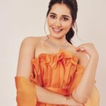 Raashi Khanna Instagram - Quite a संतरा 🤪 For the opening of @kisnadiamondjewellery ‘s new store in Hyderabad. In @mishruofficial Styled by @jukalker Hmu @sandysartistry Photographed by @arifminhaz