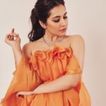 Raashi Khanna Instagram - Quite a संतरा 🤪 For the opening of @kisnadiamondjewellery ‘s new store in Hyderabad. In @mishruofficial Styled by @jukalker Hmu @sandysartistry Photographed by @arifminhaz