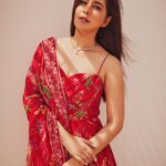 Raashi Khanna Instagram - For the launch of @debeersforevermark ‘s new collection! ♥️ Outfit @mahimamahajanofficial Styled by @jukalker 💄 @ronan_mili 📸 @arifminhaz