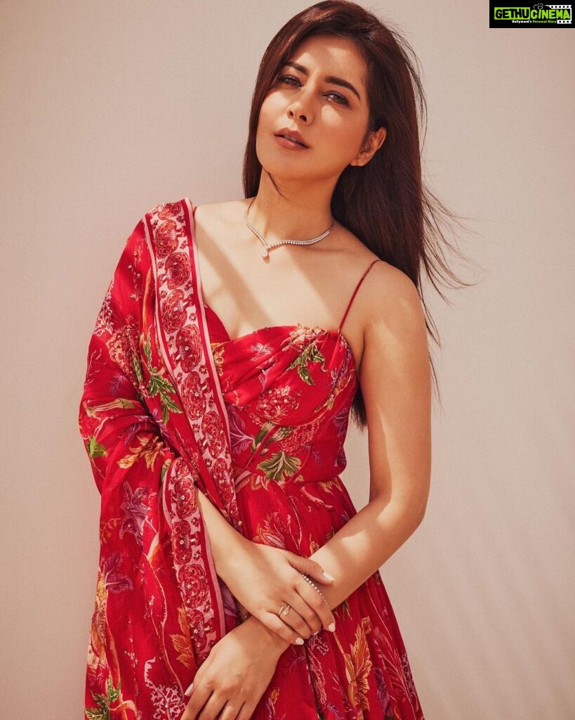 Raashi Khanna Instagram - For the launch of @debeersforevermark ‘s new collection! ♥️ Outfit @mahimamahajanofficial Styled by @jukalker 💄 @ronan_mili 📸 @arifminhaz