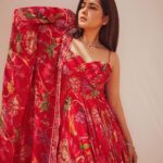 Raashi Khanna Instagram - For the launch of @debeersforevermark ‘s new collection! ♥️ Outfit @mahimamahajanofficial Styled by @jukalker 💄 @ronan_mili 📸 @arifminhaz