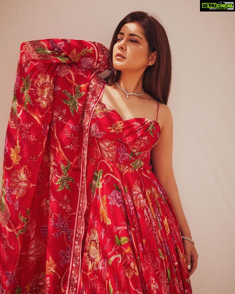 Raashi Khanna Instagram - For the launch of @debeersforevermark ‘s new collection! ♥️ Outfit @mahimamahajanofficial Styled by @jukalker 💄 @ronan_mili 📸 @arifminhaz