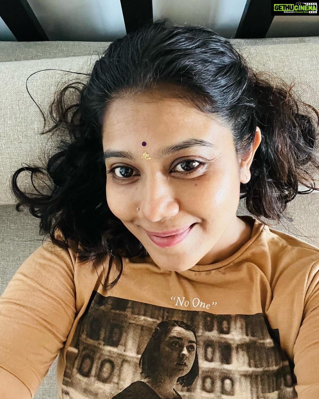 Rachana Narayanankutty Instagram - Time for Self Care 🤍@sanjeevanam.ayurveda.hospital with Dr.C @contactchaithanya . Certain injuries make you tied for many days and then you realise the importance of taking rest in life!!! #ayurveda #selfcare #recovery #injuries #dance #dancer #dancersinjury #noone #gameofthrones Sanjeevanam Ayurveda Hospital
