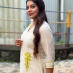 Rachana Narayanankutty Instagram - Maybe she is born with it!!! Dress @swapnamanthra MUA @amal_ajithkumar Styled by @styledby_nami Support @afsal_.3578 #rachananarayanankutty #traditional