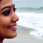 Rachana Narayanankutty Instagram - 🤍🤍🤍 VC @ramurajofficial #rachananarayanankutty #sea #waves