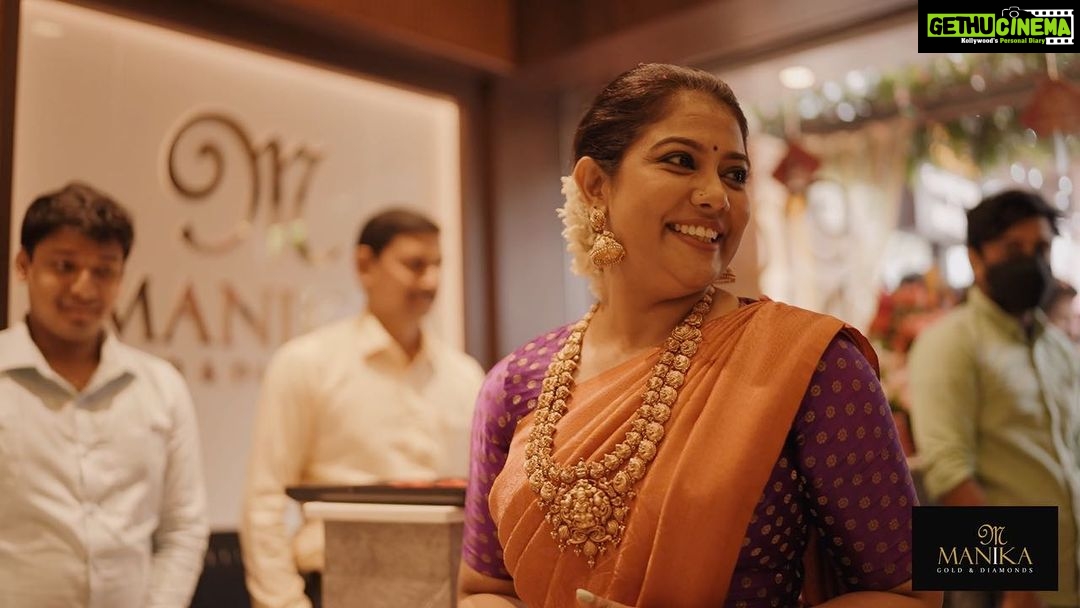 Rachana Narayanankutty Instagram - Grand inauguration of @manikagoldanddiamonds Pallikulam Road, Thrissur. MUA @styledby_nami @___namitha.___ Styling @styledby_nami Jwellery @manikagoldanddiamonds #inauguration #jwellery #artist #gold #diamond