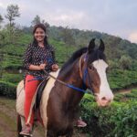 Rachana Narayanankutty Instagram - ഓടും കുതിര ചാടും കുതിര വെള്ളം കണ്ടാൽ നിൽക്കും കുതിര 🐎 Another childhood dream came true… getting in sink with Cheeran the Steed of @rhythm_bhara !!! VC @ram_saraha #horse #horseriding #horselover #rachananarayanankutty Vagamon