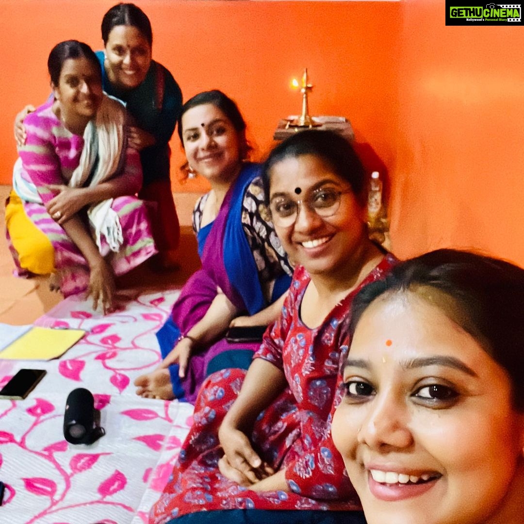 Rachana Narayanankutty Instagram - Today at Guruvayur Temple Time : 8:30 PM With @padmakumargeetha @kalamandalamjancy @bhagya_92 @savitha.kiran.142 @kiranjimenon @koppamvinod