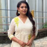 Rachana Narayanankutty Instagram - Maybe she is born with it!!! Dress @swapnamanthra MUA @amal_ajithkumar Styled by @styledby_nami Support @afsal_.3578 #rachananarayanankutty #traditional