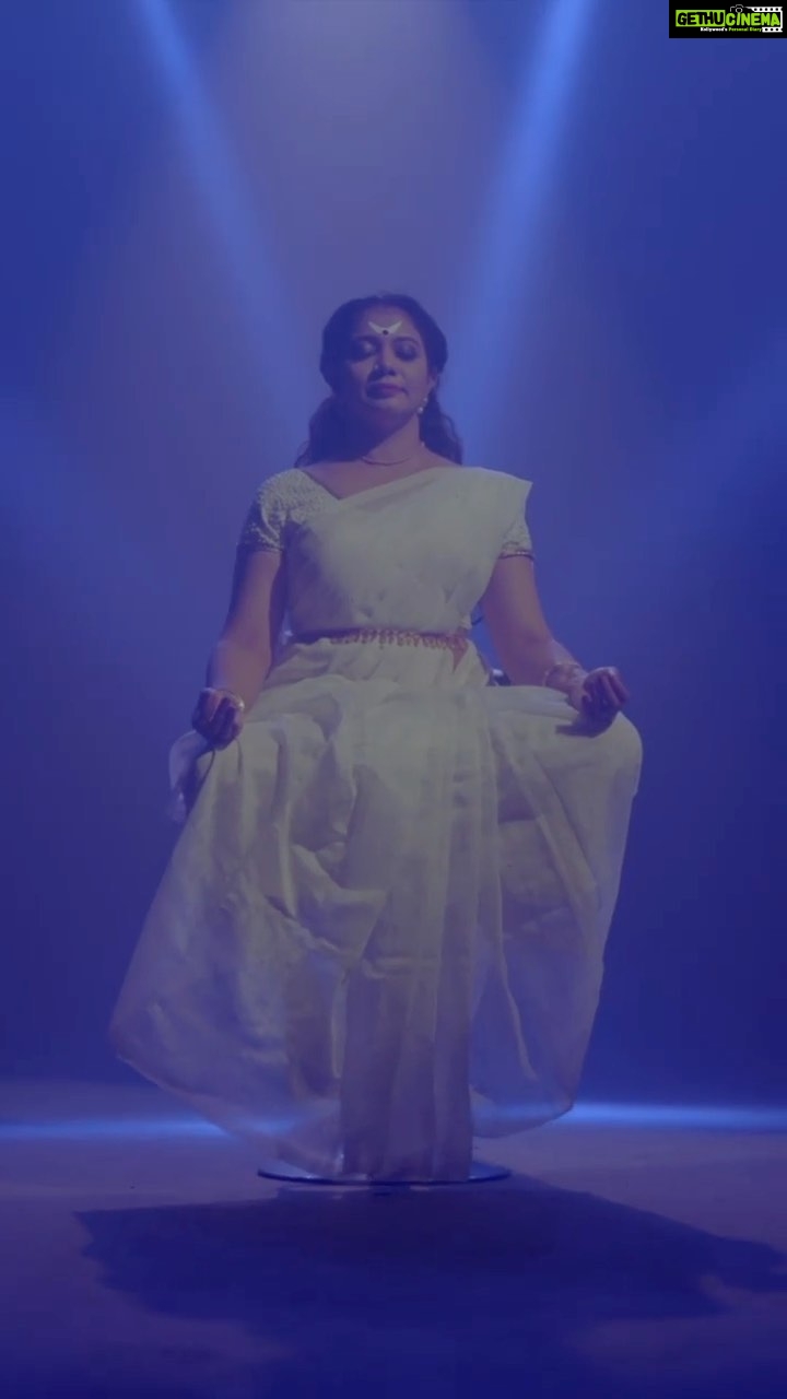 Rachana Narayanankutty Instagram - Happy Vijayadasami 🤍🙏🏼 Happy to associate in this musical dance album Navadurga with @drishtipraveen @malavika_anilkumar_music @ramurajofficial @rajeshcherthala @amoshputhiyattil @reshprav @praveen_c_rajan @subhilash @naturalbeautyparlour @bhagya_92 To watch full video go to the story🙏🏼😇 #navarathri #rachananarayanankutty #shailaputri #navadurga #vijayadashami #insta #instadance #choreography