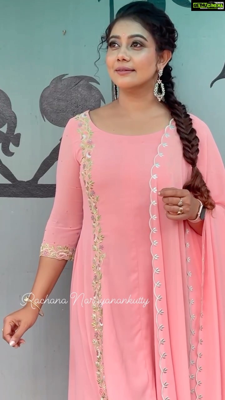 Rachana Narayanankutty Instagram - π€ππ€ Outfit- @alankaraboutique Makeup @merins_remyamerin Styling @styledby_nami Jwellery @anokhi_priyakishore VC @rajesh_kadavanthra_official Editing @___namitha.___ #instafashion #instareels #influencer #rachananarayanankutty #actor #anchor #comedyulsavam #anchorrachana Insight Media City