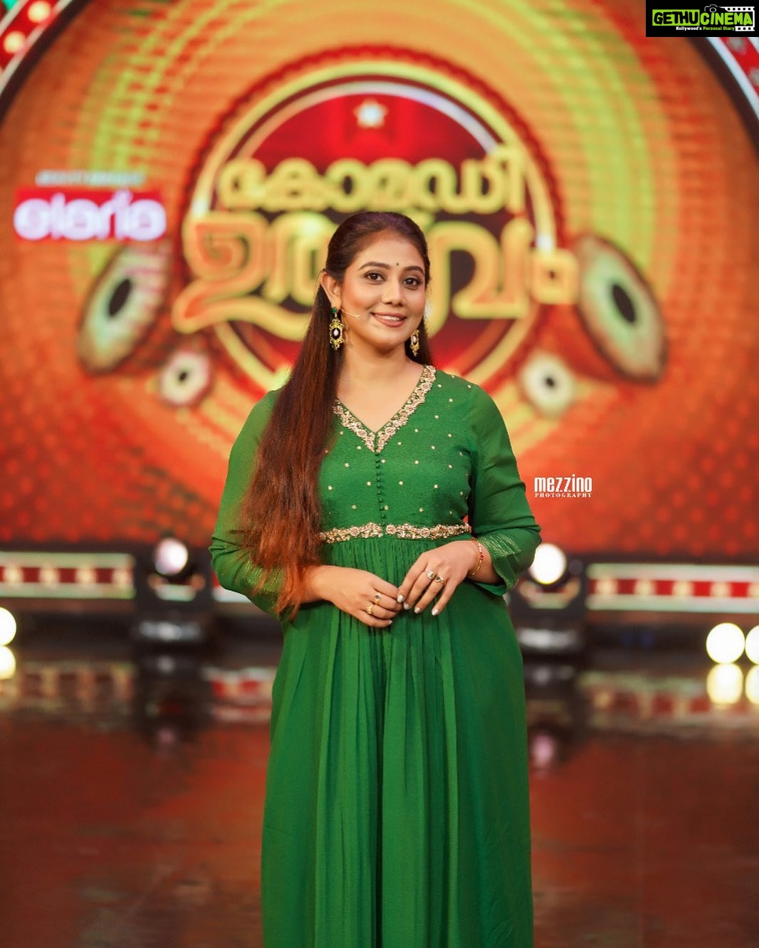 Rachana Narayanankutty Instagram - Being both soft and strong is rare!!! PC @mahibabu1468 Makeup @merins_remyamerin Styling @styledby_nami Outfit @zo_zi_boutique @aiqah_thestore Jewellery @adorebypriyanka #flowerscomedyulsavam #flowerstv #rachananarayanankutty #southindiancinema #malayalam #comedyutsavam #instagram #instagood #instafashion #instagramreels