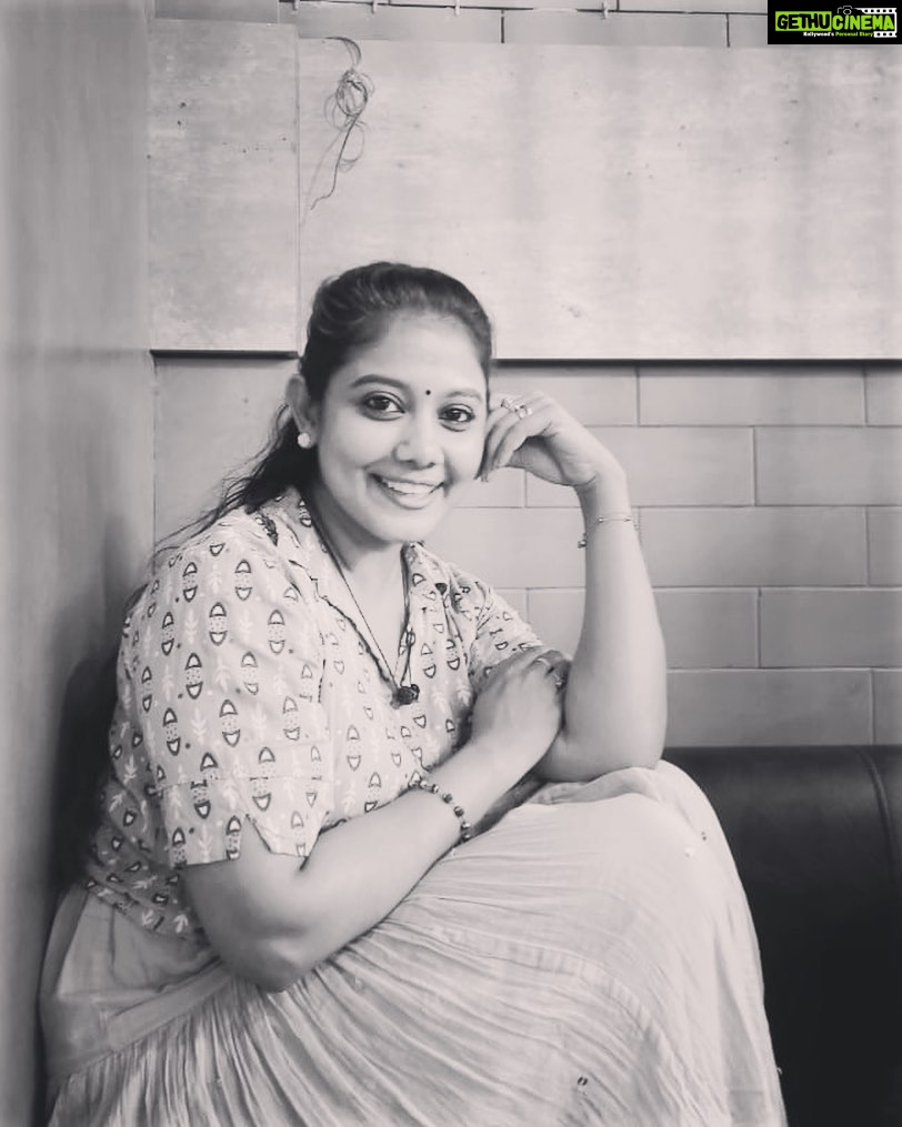 Rachana Narayanankutty Instagram - Posing for Dr. Chaithanya’s clicks @contactchaithanya . 🤍🤍🤍 #friends #bff #drfriends #smile #open #goodthoughts #goodtalk #blackandwhite