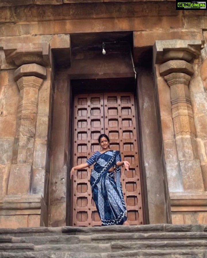 Rachana Narayanankutty Instagram - The much deserved Award!!! So so happy for you my dear Geechiii Geetha Padmakumar for receiving Kerala Sangeetha Nataka Academy Award May Goddess Sharada bless you moreππΌππΌππΌ Much β€οΈ ππΌ