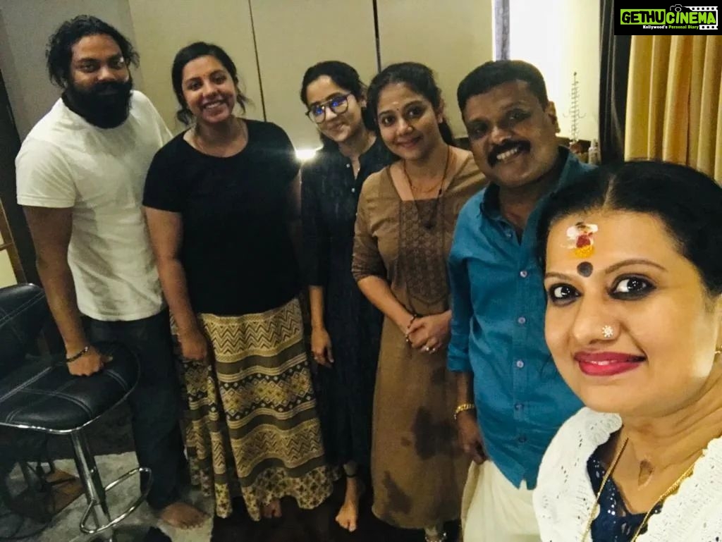 Rachana Narayanankutty Instagram - Quality time spend with my dear ones...🥰🥰🥰 Loved and lived the day to the fullest.... Studio recording for our @amma.association AARJAVA SHOW... Abad Springfield Garden Villas