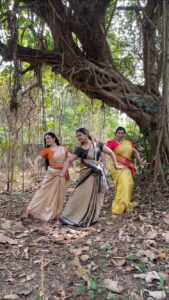 Rachana Narayanankutty Instagram - When we met again…💓💓💓 @bhagya_92 @parislaxmi Dancing for @heshamabdulwahab musical and sung by dearest @vineeth84 and @divyavineeth VC @swathyajith @dandelion_puffball #onakkamunthiri #hridayammovie #dancers #instareels #reels #malayalam #malayalamsongs #actorslife #dancerslife #slowmoves #groove #dancingforthegrove