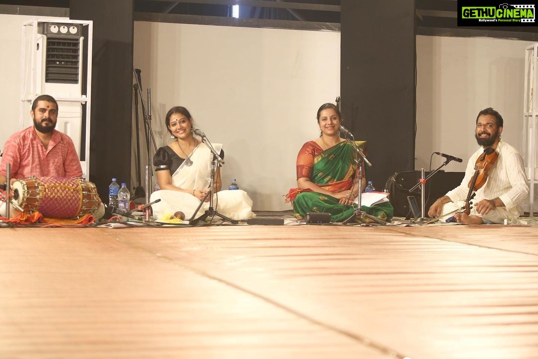 Rachana Narayanankutty Instagram - Pleasure being on stage as a supporting artist for @kalakshetrareshmarajeev . Really privileged to share the stage with wonderful musicians @bhagya_92 @kiranjimenon @sureshnamboothiri . Thank You @artfotographer for the beautiful and lively captures 🙏🏼 #nattuvangam #dancer #artistlife Koodalmanikyam Temple