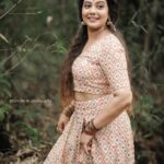 Rachana Narayanankutty Instagram – *Nature is so gold, ah! Vishu is too hue*

@rachananarayanankutty 

MUA & Styling : @styledby_nami @___namitha.___ 
jewellery : @anokhi_priyakishore 
Support : @gokul_das_oh 
@raja_lakshmi_rajeev 

#vishu #shoot #happiness #actress 
#malayalamfilm നമ്മുടെ തൃശ്ശൂർ