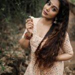 Rachana Narayanankutty Instagram - *Nature is so gold, ah! Vishu is too hue* @rachananarayanankutty MUA & Styling : @styledby_nami @___namitha.___ jewellery : @anokhi_priyakishore Support : @gokul_das_oh @raja_lakshmi_rajeev #vishu #shoot #happiness #actress #malayalamfilm നമ്മുടെ തൃശ്ശൂർ