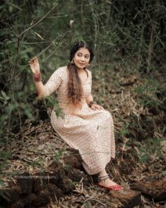 Rachana Narayanankutty Instagram - *Nature is so gold, ah! Vishu is too hue* PC @nithinznith_photography_ MUA & Styling @styledby_nami , @___namitha.___ Jwellery @anokhi_priyakishore Support @gokul_das_oh @raja_lakshmi_rajeev #vishu #hue #nature #gold #harvest #village #countryside #kerala #traditional Pullu Padam