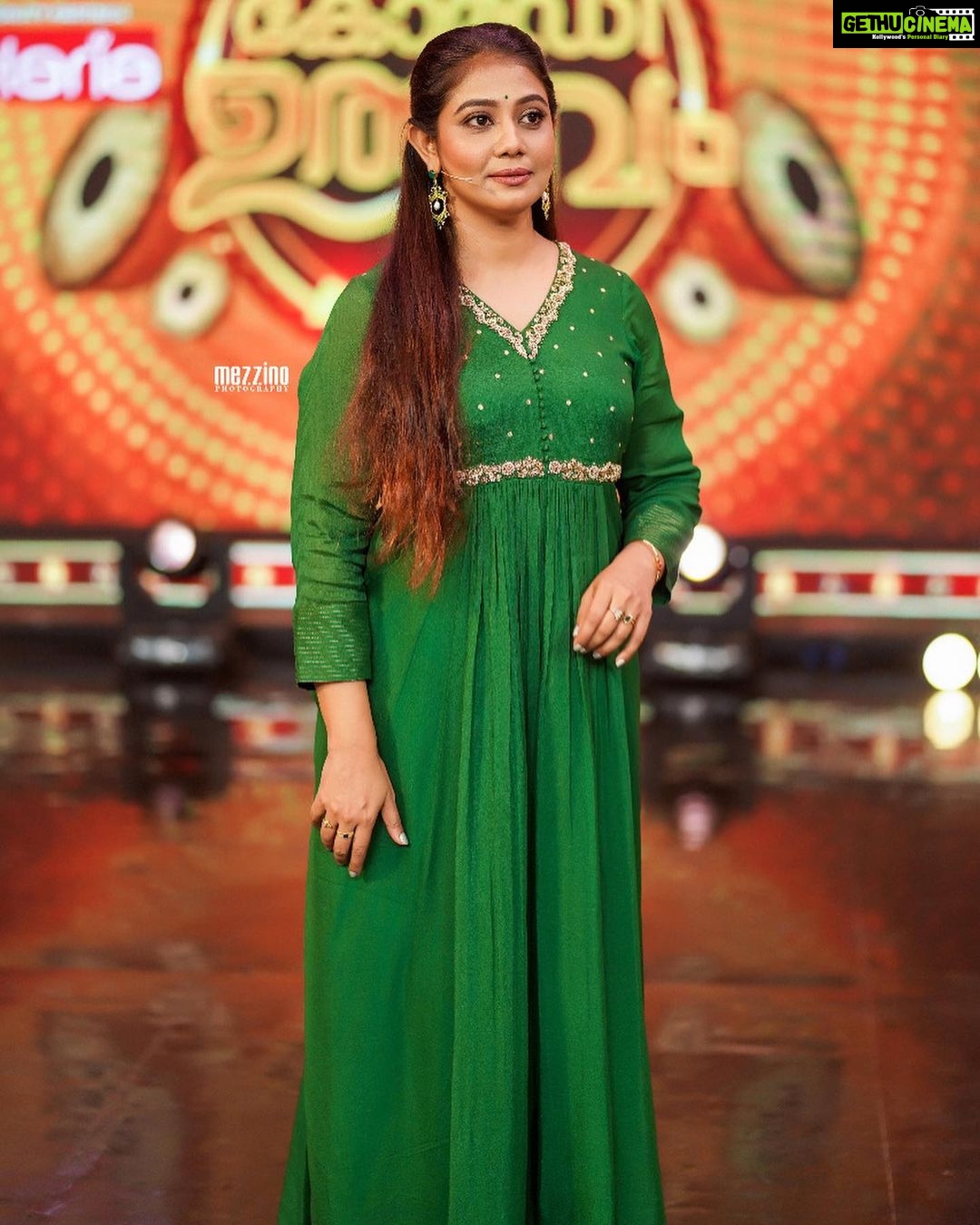 Rachana Narayanankutty Instagram - Being both soft and strong is rare!!! PC @mahibabu1468 Makeup @merins_remyamerin Styling @styledby_nami Outfit @zo_zi_boutique @aiqah_thestore Jewellery @adorebypriyanka #flowerscomedyulsavam #flowerstv #rachananarayanankutty #southindiancinema #malayalam #comedyutsavam #instagram #instagood #instafashion #instagramreels