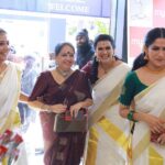 Rachana Narayanankutty Instagram - Such a beautiful day it was… @amma.association Thank You for your valuable presence teacher @shailajateacher Thank You @ar_handlooms_kuthampully for the settumund for our thiruvathirakkali 🙏🏼 Love you all @ponnammababu @imbeena.antony @thesnyalikhan @ananyahere @surabhi_lakshmi @devichandana82 @ansiba.hassan @swasikavj @parislaxmi @shwetha_menon @riaa_saira @lakshmi.sruthi @pillai_manju @sarayu_mohan Deshabhimani Road Kaloor