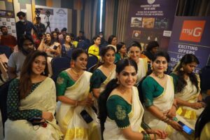 Rachana Narayanankutty Instagram - Such a beautiful day it was… @amma.association 
Thank You for your valuable presence teacher @shailajateacher 

Thank You @ar_handlooms_kuthampully for the settumund for our thiruvathirakkali 🙏🏼 
Love you all 
@ponnammababu @imbeena.antony @thesnyalikhan @ananyahere @surabhi_lakshmi @devichandana82 @ansiba.hassan @swasikavj @parislaxmi @shwetha_menon @riaa_saira @lakshmi.sruthi @pillai_manju @sarayu_mohan