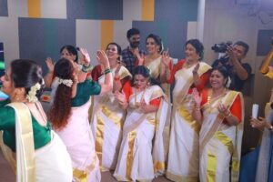 Rachana Narayanankutty Instagram - Such a beautiful day it was… @amma.association 
Thank You for your valuable presence teacher @shailajateacher 

Thank You @ar_handlooms_kuthampully for the settumund for our thiruvathirakkali 🙏🏼 
Love you all 
@ponnammababu @imbeena.antony @thesnyalikhan @ananyahere @surabhi_lakshmi @devichandana82 @ansiba.hassan @swasikavj @parislaxmi @shwetha_menon @riaa_saira @lakshmi.sruthi @pillai_manju @sarayu_mohan