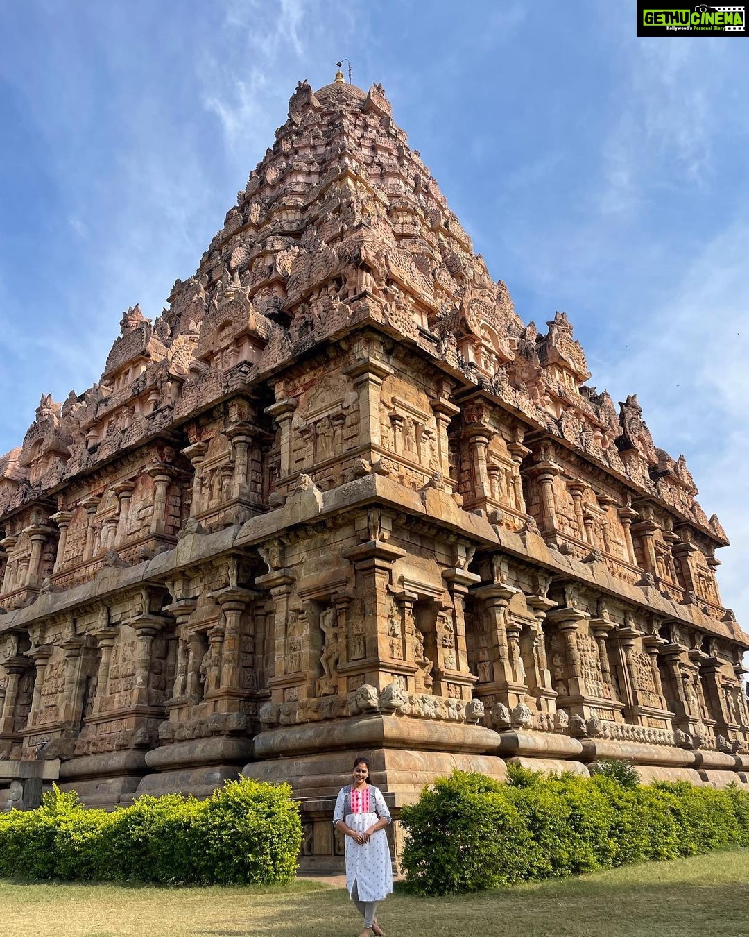 Rachana Narayanankutty Instagram - What a space!!!@gangaikondacholapuram_official PC @bhagya_92 #dance #dancer #archeology #gangaikondacholapuram #gangaikondacholapuramtemple #ether #shivam Gangaikondacholapuram
