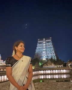 Rachana Narayanankutty Instagram - Thillai Natarajar Aalayam🙏🏼🙏🏼🙏🏼 
Celebrating Mahashivarathri 🙏🏼 
AUM NAMAHA SHIVAYA
PC @bhagya_92 
#shivarathri #thillainatarajatemple #rachananarayanankutty #shivam