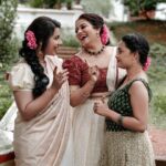 Rachana Narayanankutty Instagram – ണ്ടാക്കി ഓണം/ജിണ്ടാക്കി ഓണം!
This ONAM is so special that I had so so much FUN with @contactchaithanya and @bhagya_92 and We MADE SOME NOISE. @ashiqusman This is how we celebrated your success of #thallumaala . 
VC @abhijith_td Supported by Team @nithin_c_nandakumar @amal_ajithkumar @styledby_nami @suluhairstylist @aju_popz______ @jee___mon 
#onamfun #onam #ndaakkippaattu #thallumaala