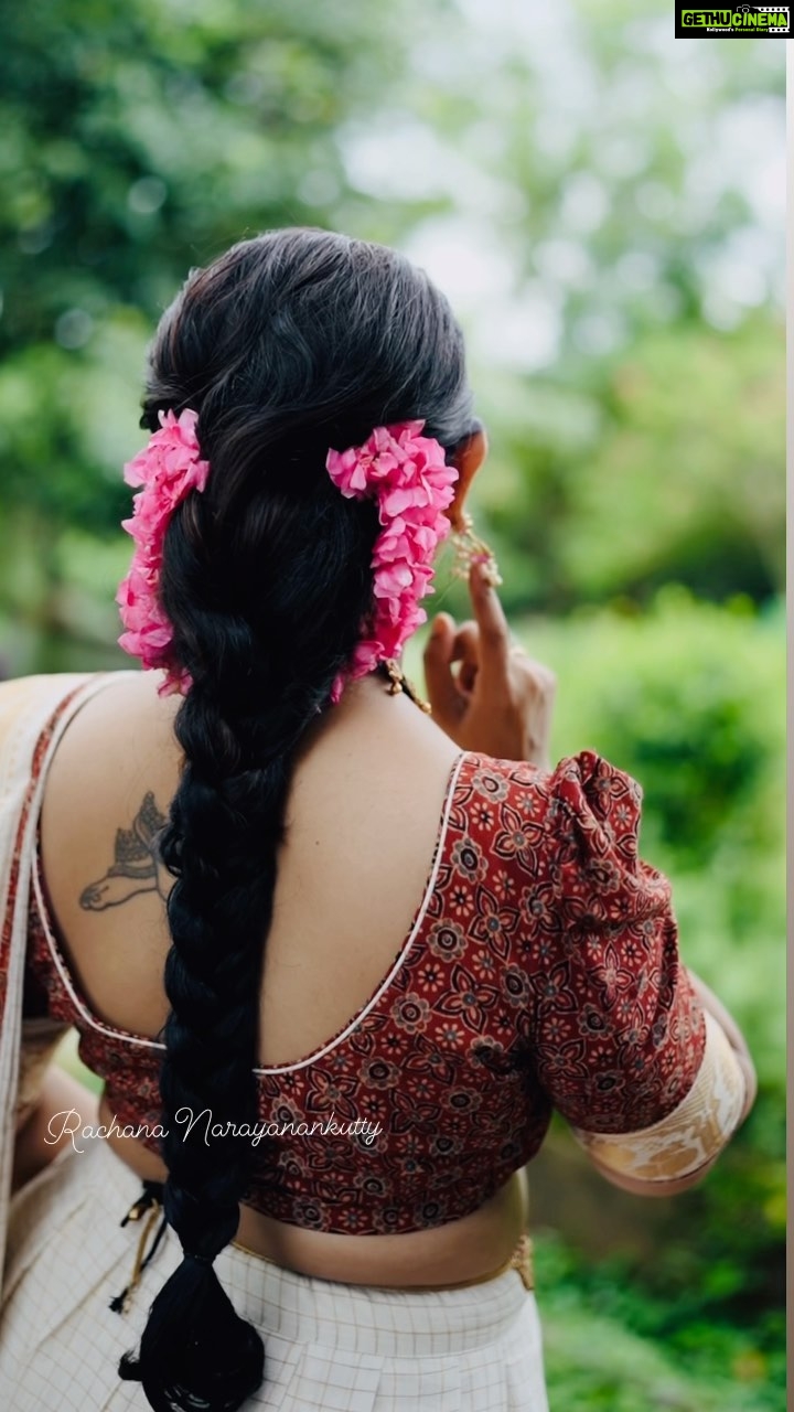 Rachana Narayanankutty Instagram - Wait till the end….. As Onam is here let’s have a break from that fast forward routine and enjoyyyyy the SLO-MO! Wearing @kicki_designs VC @nithin_c_nandakumar wedlock__stories @abhijith_td MUA @amal_ajithkumar Styling @styledby_nami #onam #onamcelebration #onakkodi #newdress #malayalam #malayali #fastforward