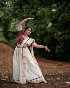 Rachana Narayanankutty Instagram - Thank you for this beautiful Onakkodi @kicki_designs . This is so elegantly designed and was so comfortable to wear! 
PC @nithin_c_nandakumar 
MUA @amal_ajithkumar 
Styling @styledby_nami 

Dress :@kicki_designs 
Muse: @rachananarayanankutty 

#dresses #kickithestylist #kochi #partywear #instagood #instadaily #accessories #kollywood #mollywood #onam #dresses #kochi #cottondresses #shortdresses #instagood #instadaily #accessories  #movies #stylishlook #wrapdress  #comfort #casualstyle #casualoutfit #summeroutfit #cotton #cottonoutfit #likesforlike #rachananarayanankutty #onam