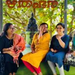 Rachana Narayanankutty Instagram – Happiness after a successful Koochipoodi Residential Workshop, “Narthakiyum Aathmeeyathayum” conducted by @srishtibyrachana at @rhythm_bhara Eco Spiritual Commune, Vagamon. Thanks a bunch to @rhythm_bhara who hosted us so well that we felt at home 🙏🏼😇 Looking forward for more🙏🏼 with @bhagya_92 @sanchali_salil @vishnu_aachuzzz @darsanadharan @rachananarayanankutty 
PC @ramurajofficial #dance #kuchipudi #kuchipudidance #kuchipudidancer #koochipoodi #indianclassicaldance #spirituality #knowyourself #tradition