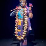 Rachana Narayanankutty Instagram - പാതി നീ വന്നുനിറയാതെ ഞാനെന്ത് മറുപാതി ! രാധാകൃഷ്ണ സങ്കൽപ്പം ശൃഗാരത്തിലാറാടുമ്പോൾ അവൻ പുരുഷനും അവൾ പ്രകൃതിയുമാകുന്നു. പാതി ചോർന്നാൽ ഞാനില്ലാതാകുന്ന ഭ്രാന്തിന്റെ ഭീകര രൂപം. നീയെന്നിൽ നിറഞ്ഞാൽ നമ്മളൊന്നാകുന്ന ഉൻമാദത്തിന്റെ മൂർത്തരൂപം. രാധേ ശ്യാം. @padmakumargeetha @ajithkumar @vargheseantony_bridal_makeover @binojniran @bivinlalphotography