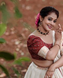 Rachana Narayanankutty Instagram - Thank you for this beautiful Onakkodi @kicki_designs . This is so elegantly designed and was so comfortable to wear! 
PC @nithin_c_nandakumar 
MUA @amal_ajithkumar 
Styling @styledby_nami 

Dress :@kicki_designs 
Muse: @rachananarayanankutty 

#dresses #kickithestylist #kochi #partywear #instagood #instadaily #accessories #kollywood #mollywood #onam #dresses #kochi #cottondresses #shortdresses #instagood #instadaily #accessories  #movies #stylishlook #wrapdress  #comfort #casualstyle #casualoutfit #summeroutfit #cotton #cottonoutfit #likesforlike #rachananarayanankutty #onam
