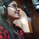 Rachitha Mahalakshmi Instagram - Adutha vaelaeya arambichachu..... Dubbing work going on for our webseries ✌️✌️✌️✌️✌️✌️✌️