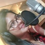 Rachitha Mahalakshmi Instagram - Adutha vaelaeya arambichachu..... Dubbing work going on for our webseries ✌️✌️✌️✌️✌️✌️✌️