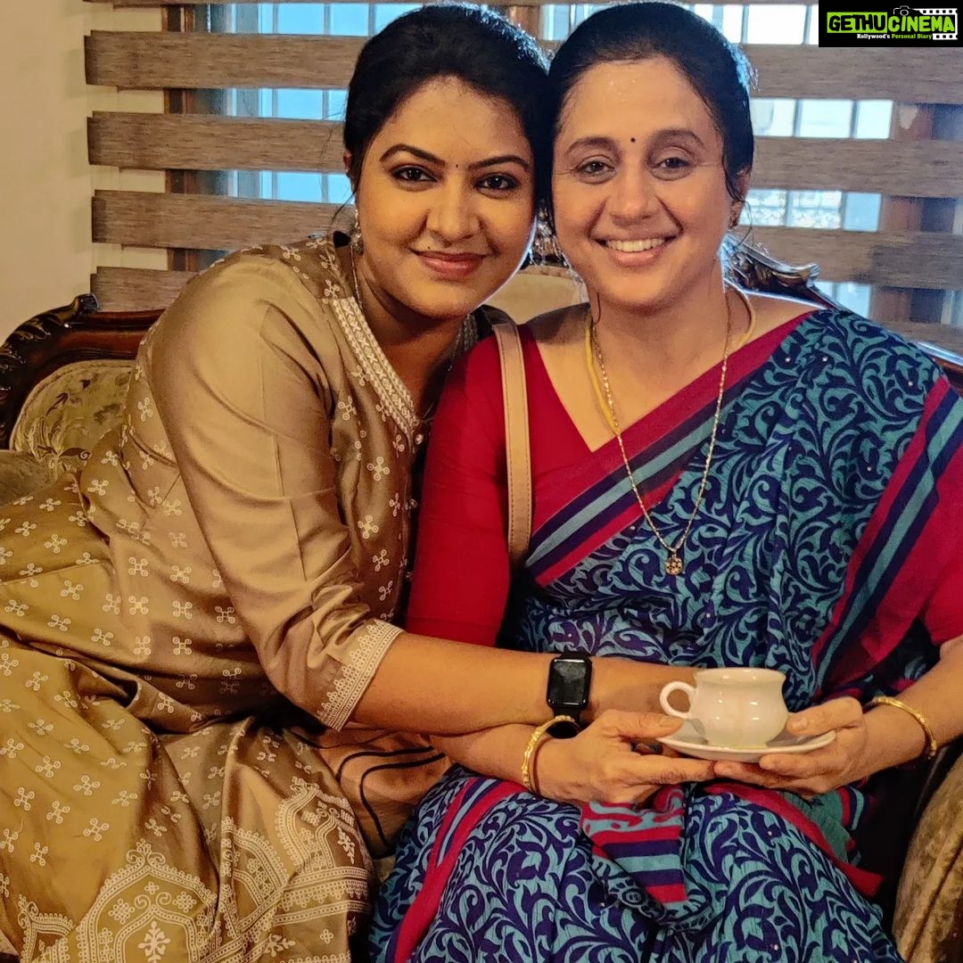 Rachitha Mahalakshmi Instagram - Thanku PPA team nd thanku for d whole crew for having me on d show.... ππ»ββοΈππππ It was pleasure working with extremely lovely co stars...... Abhishek sirπ€π€π€ @devayani_raajakumaran π @parvathyofficial π @nivashinidivya π₯° @niyazj_official βΊοΈ @devipriya23_official π @vandanamichael3 π ππππ Hope v work again ππππ #pudhupudhuarthangal #zeetamizh πππππππ