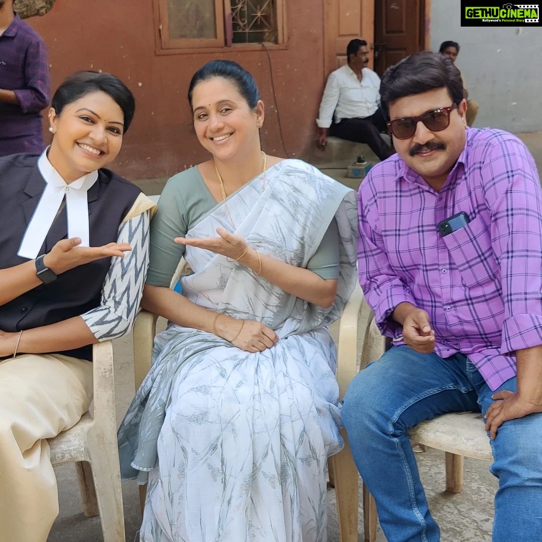 Rachitha Mahalakshmi Instagram - Thanku PPA team nd thanku for d whole crew for having me on d show.... ππ»ββοΈππππ It was pleasure working with extremely lovely co stars...... Abhishek sirπ€π€π€ @devayani_raajakumaran π @parvathyofficial π @nivashinidivya π₯° @niyazj_official βΊοΈ @devipriya23_official π @vandanamichael3 π ππππ Hope v work again ππππ #pudhupudhuarthangal #zeetamizh πππππππ